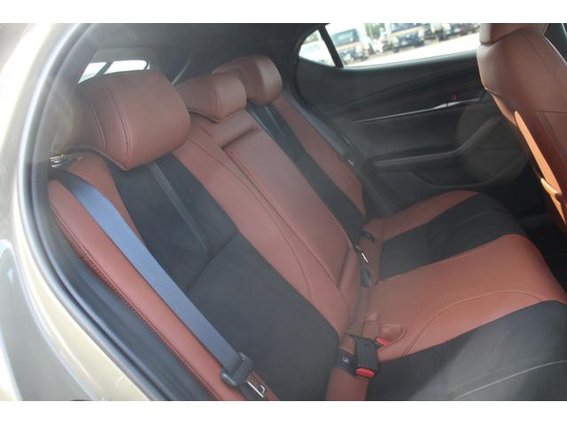 ＭＡＺＤＡ３ファストバック ２０Ｓ　レトロスポーツエディション　純正ナビ／全周囲カメラ／地デジ／ＢＯＳＥサウンド／レーダークルーズコントロール／衝突軽減ブレーキ／ＡｕｔｏＥｘｅマフラー／ＥＴＣ／ステアリングヒーター／置くだけ充電／（36枚目）