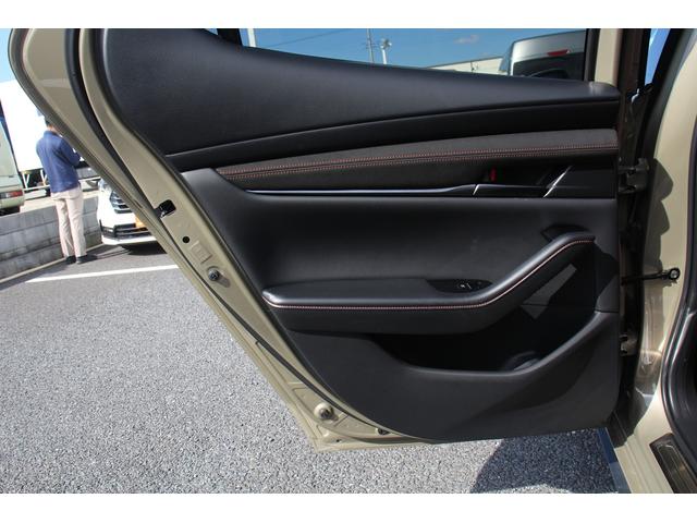ＭＡＺＤＡ３ファストバック ２０Ｓ　レトロスポーツエディション　純正ナビ／全周囲カメラ／地デジ／ＢＯＳＥサウンド／レーダークルーズコントロール／衝突軽減ブレーキ／ＡｕｔｏＥｘｅマフラー／ＥＴＣ／ステアリングヒーター／置くだけ充電／（37枚目）