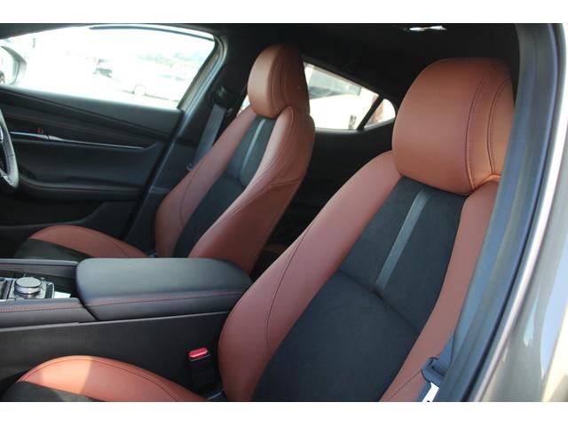 ＭＡＺＤＡ３ファストバック ２０Ｓ　レトロスポーツエディション　純正ナビ／全周囲カメラ／地デジ／ＢＯＳＥサウンド／レーダークルーズコントロール／衝突軽減ブレーキ／ＡｕｔｏＥｘｅマフラー／ＥＴＣ／ステアリングヒーター／置くだけ充電／（42枚目）