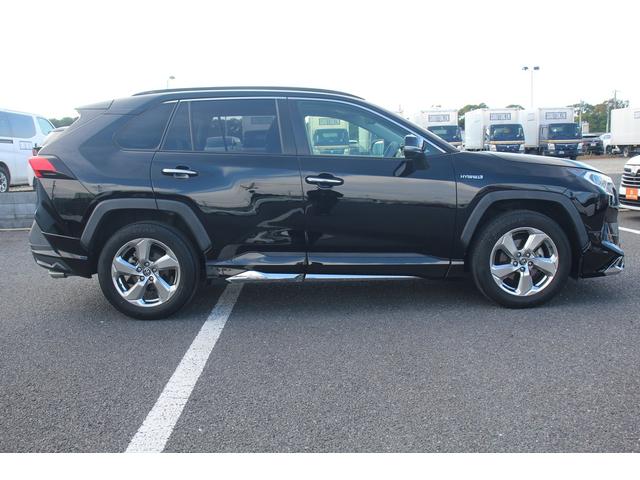 ＲＡＶ４ ハイブリッドＧ　サンルーフ／フルモデリスタ／カロッツェリアナビ／バックカメラ／地デジ電動リアゲート／レーダークルーズコントロール／衝突軽減ブレーキ／クリアランスソナー／ＬＥＤヘッドライト／純正１８インチアルミホイール（16枚目）