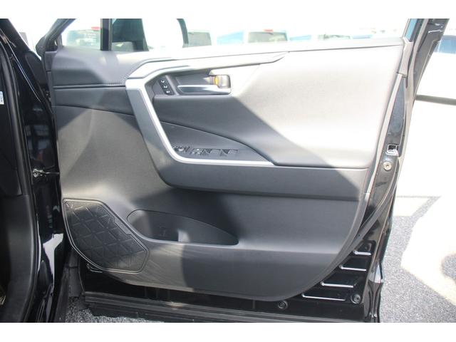ＲＡＶ４ ハイブリッドＧ　サンルーフ／フルモデリスタ／カロッツェリアナビ／バックカメラ／地デジ電動リアゲート／レーダークルーズコントロール／衝突軽減ブレーキ／クリアランスソナー／ＬＥＤヘッドライト／純正１８インチアルミホイール（33枚目）