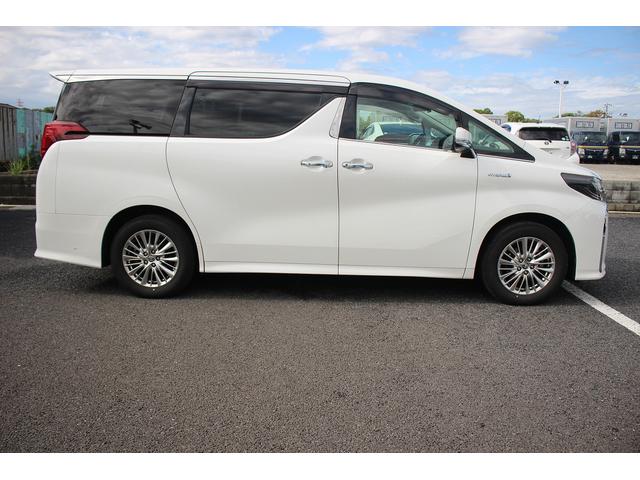 アルファードハイブリッド ＳＲ　後期型　禁煙車　純正１０型ナビ　Ｂカメラ　地デジ　温冷合皮シート　レーダークルーズコントロール　デジタルインナーミラー　両側電動　純正１７インチアルミホイール　３眼ＬＥＤヘッドライト（16枚目）
