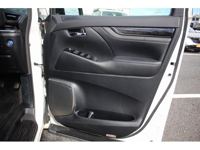 アルファードハイブリッド ＳＲ　後期型　禁煙車　純正１０型ナビ　Ｂカメラ　地デジ　温冷合皮シート　レーダークルーズコントロール　デジタルインナーミラー　両側電動　純正１７インチアルミホイール　３眼ＬＥＤヘッドライト（32枚目）