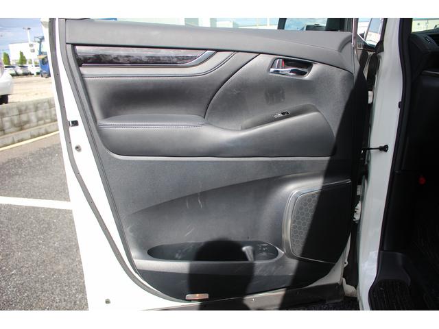 アルファードハイブリッド ＳＲ　後期型　禁煙車　純正１０型ナビ　Ｂカメラ　地デジ　温冷合皮シート　レーダークルーズコントロール　デジタルインナーミラー　両側電動　純正１７インチアルミホイール　３眼ＬＥＤヘッドライト（44枚目）