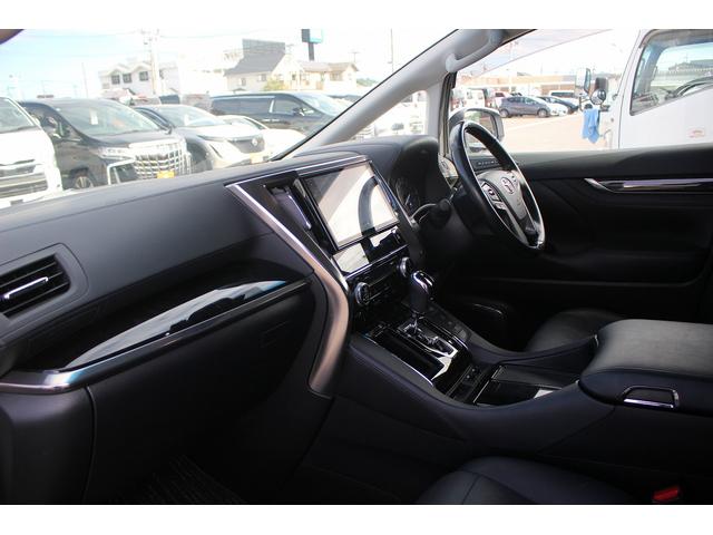 アルファードハイブリッド ＳＲ　後期型　禁煙車　純正１０型ナビ　Ｂカメラ　地デジ　温冷合皮シート　レーダークルーズコントロール　デジタルインナーミラー　両側電動　純正１７インチアルミホイール　３眼ＬＥＤヘッドライト（45枚目）