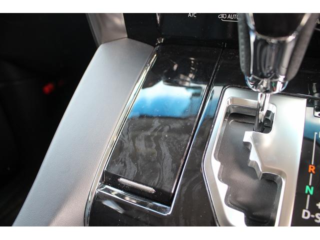 アルファードハイブリッド ＳＲ　後期型　禁煙車　純正１０型ナビ　Ｂカメラ　地デジ　温冷合皮シート　レーダークルーズコントロール　デジタルインナーミラー　両側電動　純正１７インチアルミホイール　３眼ＬＥＤヘッドライト（56枚目）