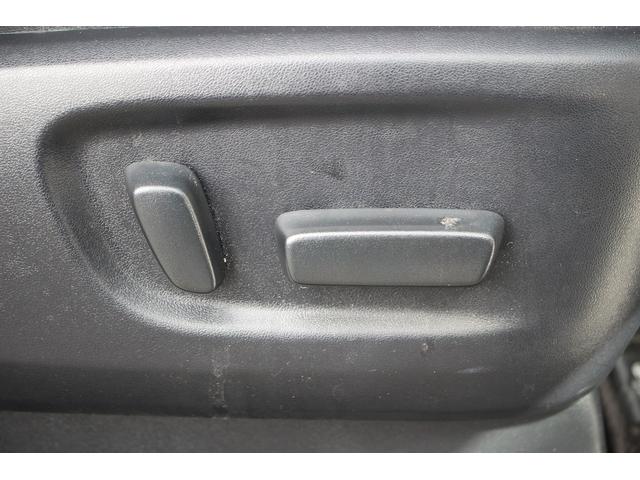 アルファードハイブリッド ＳＲ　後期型　禁煙車　純正１０型ナビ　Ｂカメラ　地デジ　温冷合皮シート　レーダークルーズコントロール　デジタルインナーミラー　両側電動　純正１７インチアルミホイール　３眼ＬＥＤヘッドライト（73枚目）