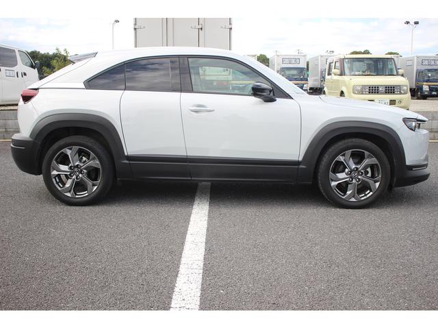 MX-30 モダンコンフィデンス 禁煙車 純正ナビ R5登録 アップルカープレイ ワンオーナー 地デジ アラウンドビューモニター レーダークルーズコントロール ステアリングヒーター ETC シートヒーター シートポジションメモリー(16枚目)