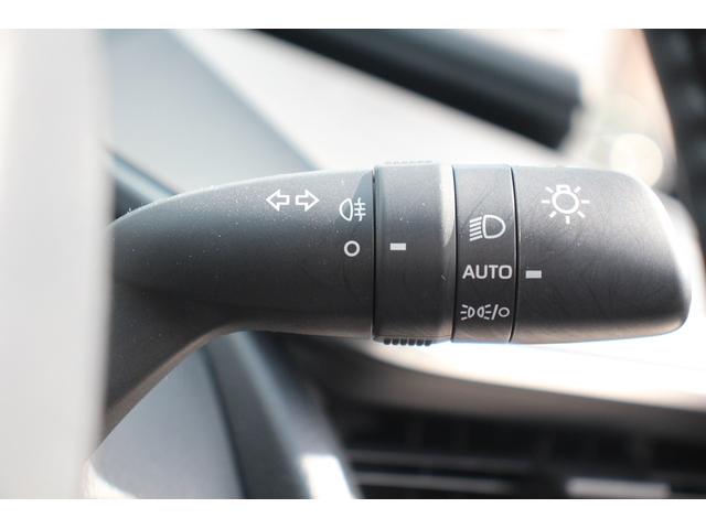 プリウス U 禁煙車 純正オーディオディスプレイ 地デジ シートヒーター 全周囲カメラ LEDヘッドライト レーダークルーズコントロール ETC2.0 100V電源 レーンアシスト 寒冷地仕様 アイドリングストップ(52枚目)