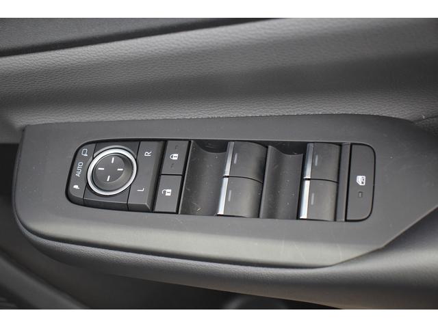 プリウス U 禁煙車 純正オーディオディスプレイ 地デジ シートヒーター 全周囲カメラ LEDヘッドライト レーダークルーズコントロール ETC2.0 100V電源 レーンアシスト 寒冷地仕様 アイドリングストップ(61枚目)