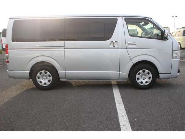 ハイエースバン 　禁煙車　純正ナビ　地デジ　バックカメラ　クリアランスソナー　Ｂｌｕｅｔｏｏｔｈ接続　ＨＩＤヘッドライト　ＥＴＣ　電動格納ミラー　フォグライト　両側スライドドア　オートライト（14枚目）