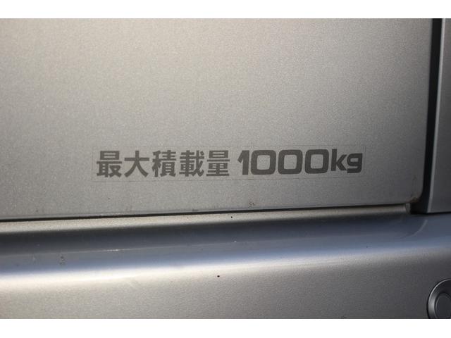 ハイエースバン 　禁煙車　純正ナビ　地デジ　バックカメラ　クリアランスソナー　Ｂｌｕｅｔｏｏｔｈ接続　ＨＩＤヘッドライト　ＥＴＣ　電動格納ミラー　フォグライト　両側スライドドア　オートライト（31枚目）