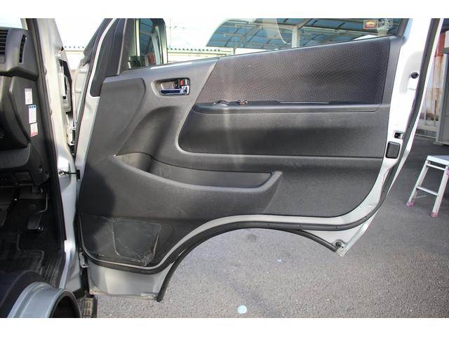 ハイエースバン 　禁煙車　純正ナビ　地デジ　バックカメラ　クリアランスソナー　Ｂｌｕｅｔｏｏｔｈ接続　ＨＩＤヘッドライト　ＥＴＣ　電動格納ミラー　フォグライト　両側スライドドア　オートライト（33枚目）