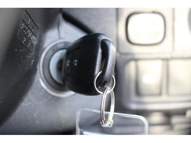ハイエースバン 　禁煙車　純正ナビ　地デジ　バックカメラ　クリアランスソナー　Ｂｌｕｅｔｏｏｔｈ接続　ＨＩＤヘッドライト　ＥＴＣ　電動格納ミラー　フォグライト　両側スライドドア　オートライト（49枚目）