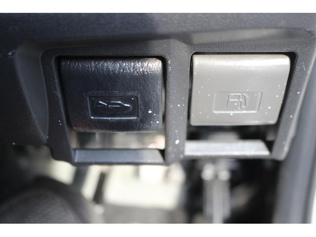 ハイエースバン 　禁煙車　純正ナビ　地デジ　バックカメラ　クリアランスソナー　Ｂｌｕｅｔｏｏｔｈ接続　ＨＩＤヘッドライト　ＥＴＣ　電動格納ミラー　フォグライト　両側スライドドア　オートライト（52枚目）