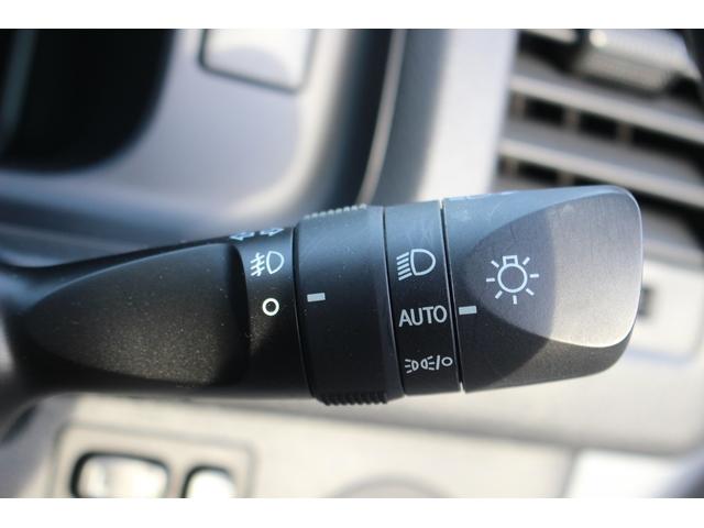 ハイエースバン 　禁煙車　純正ナビ　地デジ　バックカメラ　クリアランスソナー　Ｂｌｕｅｔｏｏｔｈ接続　ＨＩＤヘッドライト　ＥＴＣ　電動格納ミラー　フォグライト　両側スライドドア　オートライト（62枚目）