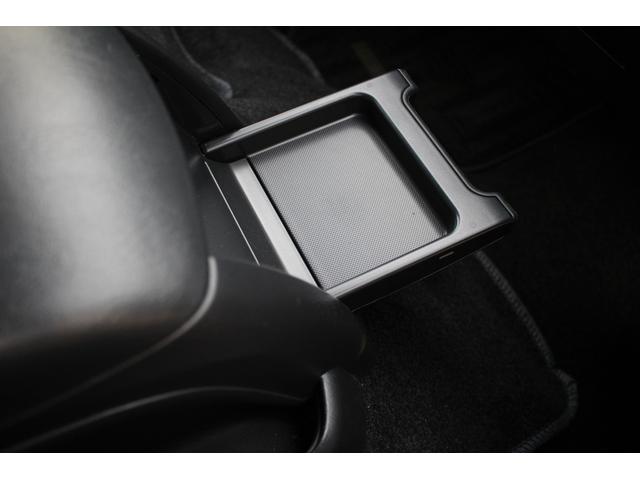 ハイエースバン 　禁煙車　純正ナビ　地デジ　バックカメラ　クリアランスソナー　Ｂｌｕｅｔｏｏｔｈ接続　ＨＩＤヘッドライト　ＥＴＣ　電動格納ミラー　フォグライト　両側スライドドア　オートライト（64枚目）