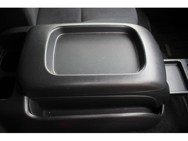 ハイエースバン 　禁煙車　純正ナビ　地デジ　バックカメラ　クリアランスソナー　Ｂｌｕｅｔｏｏｔｈ接続　ＨＩＤヘッドライト　ＥＴＣ　電動格納ミラー　フォグライト　両側スライドドア　オートライト（65枚目）