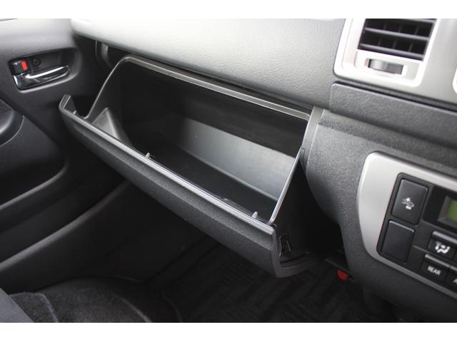 ハイエースバン 　禁煙車　純正ナビ　地デジ　バックカメラ　クリアランスソナー　Ｂｌｕｅｔｏｏｔｈ接続　ＨＩＤヘッドライト　ＥＴＣ　電動格納ミラー　フォグライト　両側スライドドア　オートライト（71枚目）