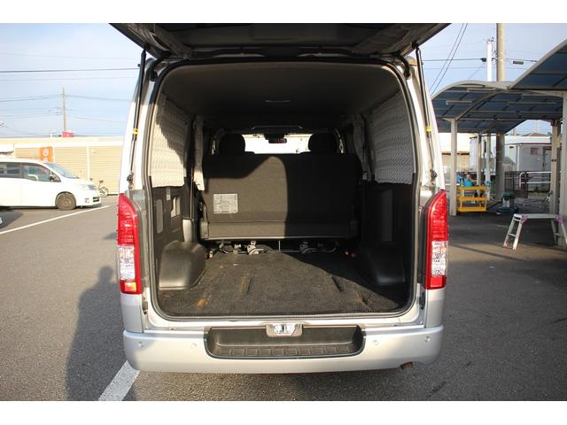 ハイエースバン 　禁煙車　純正ナビ　地デジ　バックカメラ　クリアランスソナー　Ｂｌｕｅｔｏｏｔｈ接続　ＨＩＤヘッドライト　ＥＴＣ　電動格納ミラー　フォグライト　両側スライドドア　オートライト（72枚目）