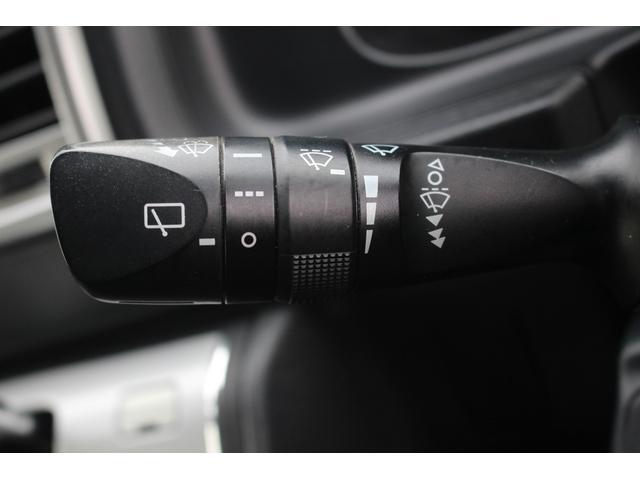 ハイエースバン 4型モデル 禁煙車 純正ナビ フルセグTV LEDヘッドライト ETC スマートキープッシュスタート 100V充電 電動格納ドアミラー Bluetooth接続可 CD.DVD再生可(49枚目)