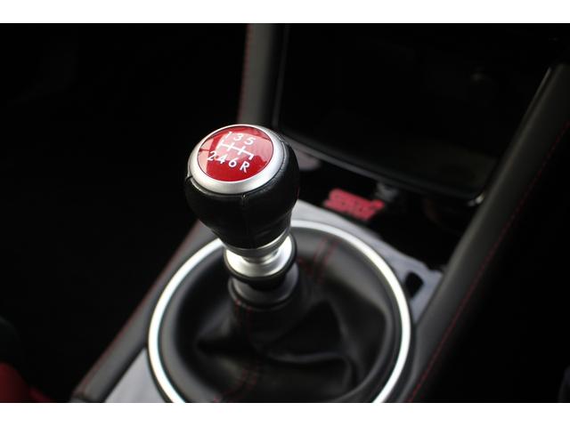 ＷＲＸ ＳＴＩ ＳＴＩ　タイプＳ　禁煙車　後期型　６ＭＴ　１オーナー　純正ナビ　フルセグＴＶ　ＲＥＣＡＲＤハーフレザーシート　ＥＴＣ　ＳＴＩエアロ　バックカメラ　パワーシート　純正１９インチアルミホイール　シートヒーター（5枚目）