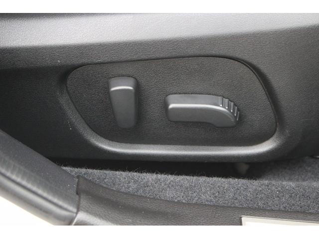 ＷＲＸ ＳＴＩ ＳＴＩ　タイプＳ　禁煙車　後期型　６ＭＴ　１オーナー　純正ナビ　フルセグＴＶ　ＲＥＣＡＲＤハーフレザーシート　ＥＴＣ　ＳＴＩエアロ　バックカメラ　パワーシート　純正１９インチアルミホイール　シートヒーター（7枚目）