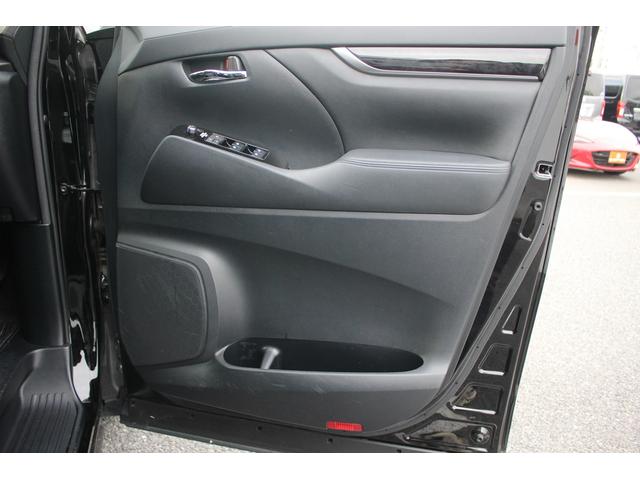 アルファード ２．５Ｓ　タイプゴールド　禁煙車　フルセグＴＶ　純正９型ナビ　バックカメラ　両側電動スライドドア　電動リアゲート　純正１７インチアルミホイール　ＥＴＣ２．０　ＤＶＤ再生　ツインムーンルーフ　後席モニター　３眼ＬＥＤヘッドライト（30枚目）