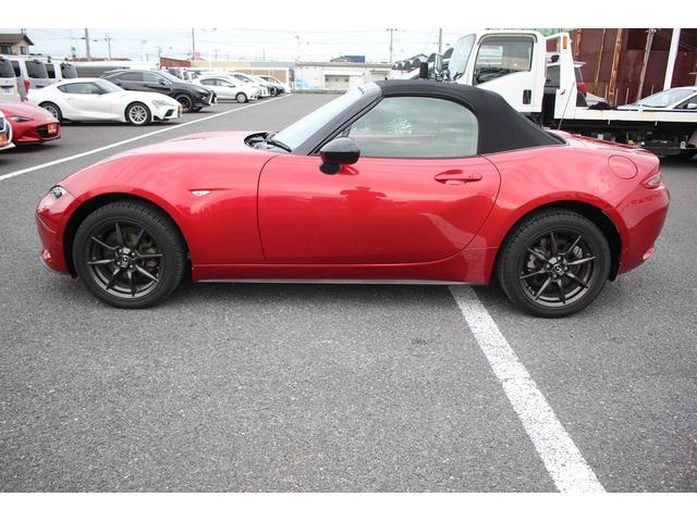 ロードスター Ｓスペシャルパッケージ　禁煙車　純正ナビ　バックカメラ　純正１６インチアルミホイール　アイドリングストップ　スマートキー　プッシュスタート　ＥＴＣ　本革巻ステアリング　衝突安全ボディ　ＬＥＤヘッドライト　マニュアルモード（11枚目）