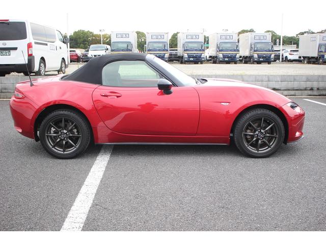 ロードスター Ｓスペシャルパッケージ　禁煙車　純正ナビ　バックカメラ　純正１６インチアルミホイール　アイドリングストップ　スマートキー　プッシュスタート　ＥＴＣ　本革巻ステアリング　衝突安全ボディ　ＬＥＤヘッドライト　マニュアルモード（15枚目）