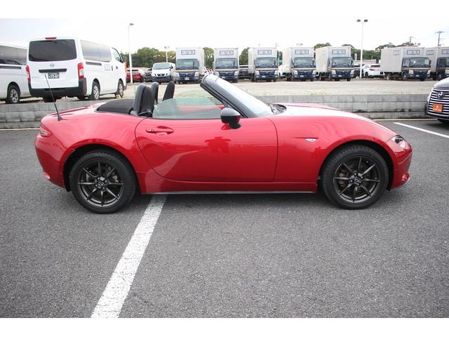 ロードスター Ｓスペシャルパッケージ　禁煙車　純正ナビ　バックカメラ　純正１６インチアルミホイール　アイドリングストップ　スマートキー　プッシュスタート　ＥＴＣ　本革巻ステアリング　衝突安全ボディ　ＬＥＤヘッドライト　マニュアルモード（35枚目）