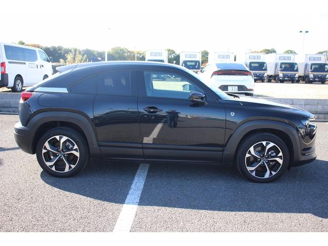 ＭＸ－３０ロータリーＥＶ ナチュラルモノトーン　禁煙車　純正８．８型ナビ　フルセグＴＶ　アラウンドビューモニター　ＢＯＳＥサウンドシステム　アダプティブクルーズコントール　衝突軽減ブレーキ　シートヒーター　ＥＴＣ　ＬＥＤヘッドライト（16枚目）