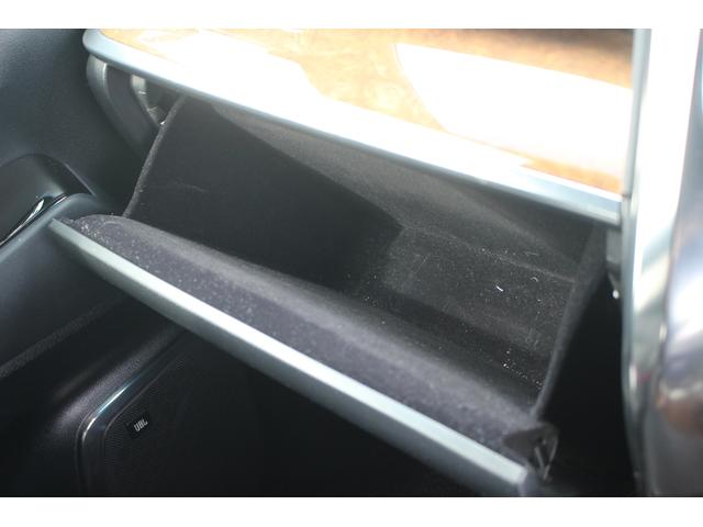 ヴェルファイアハイブリッド エグゼクティブラウンジ 禁煙車 フロントTRDエアロ サイド、リアモデリスタエアロ 純正10.5型JBLナビ 黒革シート 全周囲カメラ 後席モニター シートヒーター 衝突軽減ブレーキ パワーシート スマートキー(74枚目)