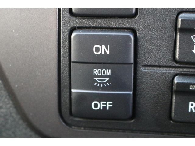 ハイエースバン ロングスーパーＧＬ　ダークプライムＳ　ワンオーナー　後期型　禁煙車　ナビ　バックカメラ　ハーフレザーシート　ＬＥＤヘッドライト　オートクルーズコントロール　電動格納ドアミラー　オートライト　衝突軽減ブレーキ　スマートキー　プッシュスタート（5枚目）