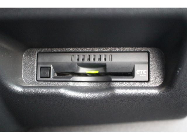 ハイエースバン ロングスーパーＧＬ　ダークプライムＳ　ワンオーナー　後期型　禁煙車　ナビ　バックカメラ　ハーフレザーシート　ＬＥＤヘッドライト　オートクルーズコントロール　電動格納ドアミラー　オートライト　衝突軽減ブレーキ　スマートキー　プッシュスタート（6枚目）