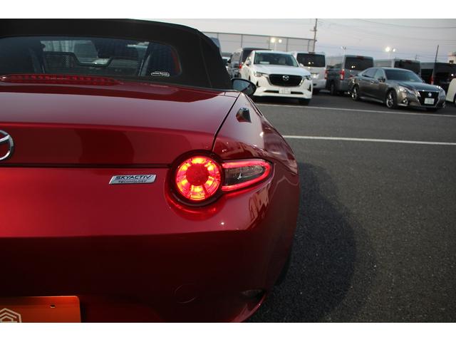 ロードスター Sレザーパッケージ マツダコネクト 6速MT 純正7インチナビ BOSEサウンド ブラインドスポットモニター レーンキープアシスト 温熱黒革 LEDヘッドライト フルセグTV ETC 純正16インチアルミ(24枚目)