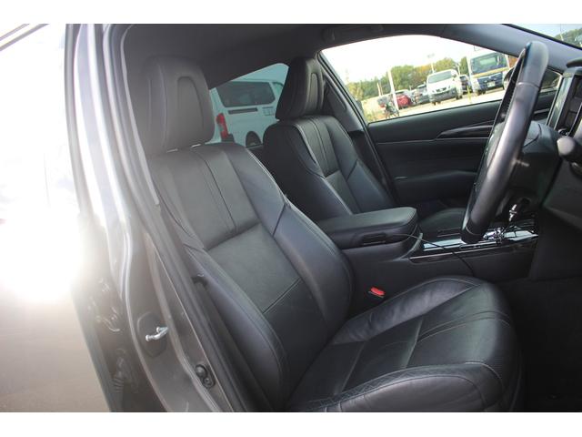 クラウンハイブリッド アスリートＧ　純正８インチナビ　バックカメラ　フルセグＴＶ　シートヒーター　シートエアコン　黒革シート　純正ＯＰ１８インチアルミホイール　ＬＥＤヘッドライト　オートクルーズコントロール　ＥＴＣ　オートライト（33枚目）