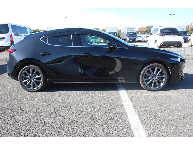 MAZDA3ファストバック XDプロアクティブ 後期型 禁煙車 純正10.25インチナビ フルセグTV 全周囲カメラ レーダークルーズコントロール シートヒーター ブラインドスポットモニター ETC 純正18インチアルミホイール パワーシート(8枚目)