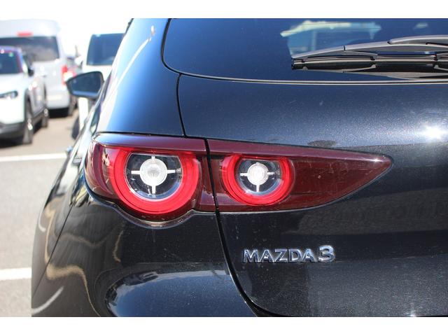 MAZDA3ファストバック XDプロアクティブ 後期型 禁煙車 純正10.25インチナビ フルセグTV 全周囲カメラ レーダークルーズコントロール シートヒーター ブラインドスポットモニター ETC 純正18インチアルミホイール パワーシート(17枚目)
