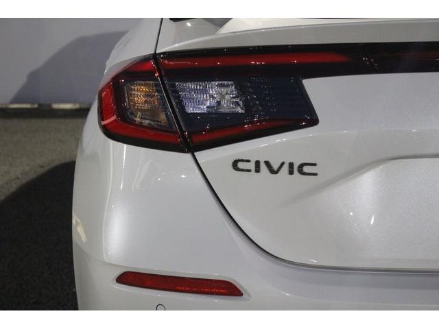 シビック RS 禁煙車 ワンオーナー 6MT 純正9インチディスプレイ バックカメラ フルセグTV BOSEサウンドシステム LEDヘッドライト ETC2.0 純正18インチアルミホイール クリアランスソナー(20枚目)