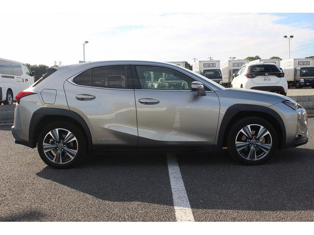 UX UX300e バージョンL 禁煙車 マークレビンソンサウンド メーカー10.3型ナビ 全周囲カメラ 青白革シート ETC2.0 1500W給電 ブライドスポットモニター パワーシート シートヒーター シートエアコン(9枚目)