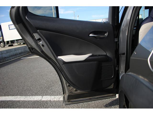 UX UX300e バージョンL 禁煙車 マークレビンソンサウンド メーカー10.3型ナビ 全周囲カメラ 青白革シート ETC2.0 1500W給電 ブライドスポットモニター パワーシート シートヒーター シートエアコン(20枚目)