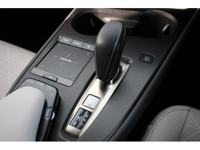 UX UX300e バージョンL 禁煙車 マークレビンソンサウンド メーカー10.3型ナビ 全周囲カメラ 青白革シート ETC2.0 1500W給電 ブライドスポットモニター パワーシート シートヒーター シートエアコン(28枚目)