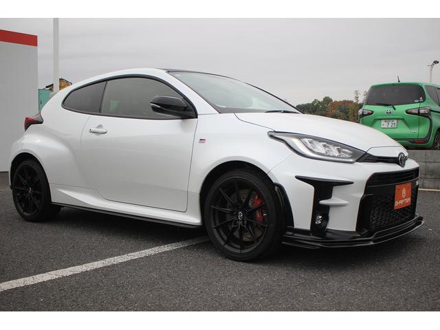 GRヤリス RZ ハイパフォーマンス 禁煙車 ワンオーナー 純正8インチディスプレイオーディオ JBLサウンドシステム LEDヘッドライト 純正18インチBBS製アルミホイール カーボンルーフ GRフロントスポイラー(9枚目)