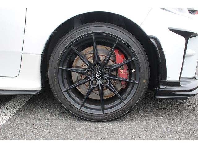 GRヤリス RZ ハイパフォーマンス 禁煙車 ワンオーナー 純正8インチディスプレイオーディオ JBLサウンドシステム LEDヘッドライト 純正18インチBBS製アルミホイール カーボンルーフ GRフロントスポイラー(17枚目)