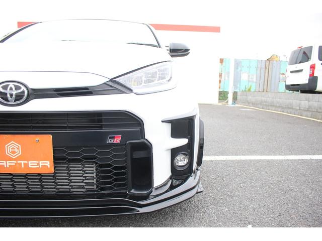 GRヤリス RZ ハイパフォーマンス 禁煙車 ワンオーナー 純正8インチディスプレイオーディオ JBLサウンドシステム LEDヘッドライト 純正18インチBBS製アルミホイール カーボンルーフ GRフロントスポイラー(24枚目)