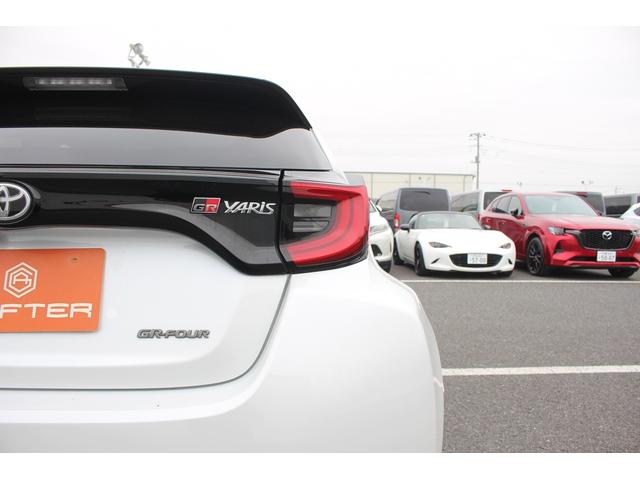 GRヤリス RZ ハイパフォーマンス 禁煙車 ワンオーナー 純正8インチディスプレイオーディオ JBLサウンドシステム LEDヘッドライト 純正18インチBBS製アルミホイール カーボンルーフ GRフロントスポイラー(28枚目)