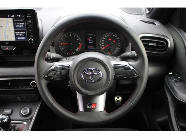 GRヤリス RZ ハイパフォーマンス 禁煙車 ワンオーナー 純正8インチディスプレイオーディオ JBLサウンドシステム LEDヘッドライト 純正18インチBBS製アルミホイール カーボンルーフ GRフロントスポイラー(41枚目)