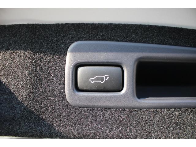 ハリアー プレミアム メタル アンド レザーパッケージ 後期型 禁煙車 メーカーナビ バックカメラ フルセグTV 温冷黒革 電動リアゲート 3眼LEDヘッドライト オートクルーズコントロール レーンキープアシスト 衝突軽減ブレーキ ETC オートホールド(9枚目)