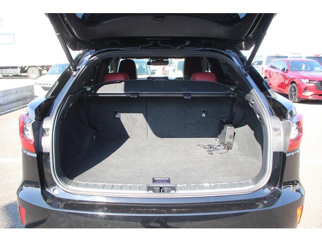 RX RX450h Fスポーツ 禁煙車 サンルーフ 純正12.3型ナビ 全周囲カメラ フルセグTV 温冷赤革シート 電動リアゲート 3眼LEDヘッドライト オートクルーズコントロール レーンキープアシスト 衝突軽減ブレーキ(73枚目)